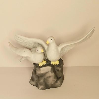 LOT12-O: Set of Two Pairs of Doves Featuring a Capodimonte Bell