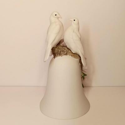 LOT12-O: Set of Two Pairs of Doves Featuring a Capodimonte Bell