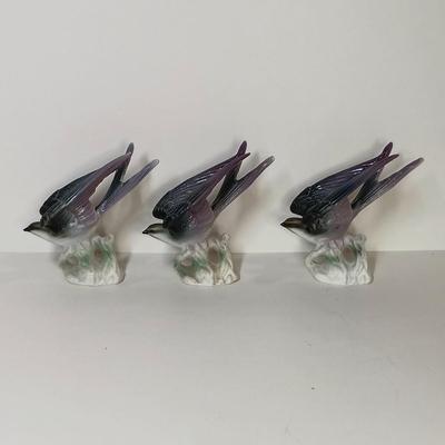 LOT16-O: Collection of Small Bird Figurines Including Stangl Wren and a Glass Owl 0ith 22K Detailing