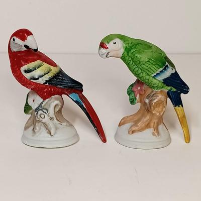 LOT22-O: Set of 3 Vintage Franklin Mint Tropical Bird Figurines with 2 Small Parrot Figures