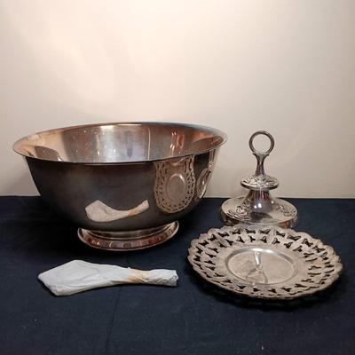 LOT 34-O: Vintage Kitchen Collection- Silverplated and Stainless Steel Irvenware, Leona, Sheridan, Oneida & More