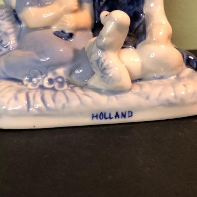 LOT 299FB: Vintage Holland Hand Painted Delfts Blue Teapot & Figurines