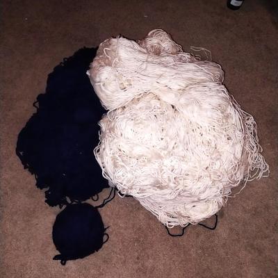 LARGE QUANITYOF R0LLS OF YARN