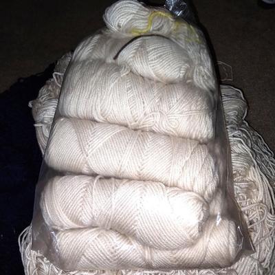 LARGE QUANITYOF R0LLS OF YARN