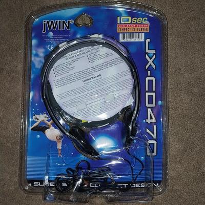 NIB COMPACT CD PLAYER AND SPEAKER PILLOW FOR IPOD