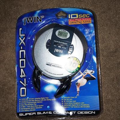 NIB COMPACT CD PLAYER AND SPEAKER PILLOW FOR IPOD