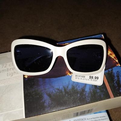 ALL NEW KING LOUNGE-SUNGLASSES AND UMBRELLA LIGHTS