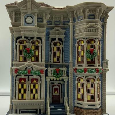 Lowry Hill Apartments