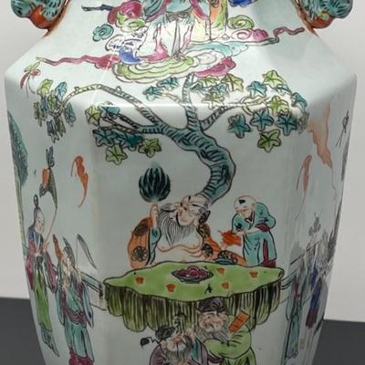 c. 1900 Antique Chinese porcelain vase