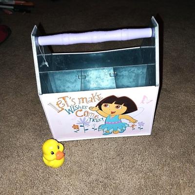 NEW DORA DISCOVERY BATHSET AND DORA TIN CARRIER