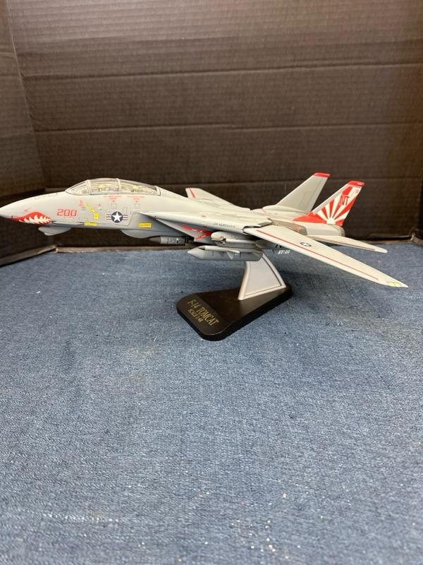 Lot 1317 F- 14 tomcat scale model 1:48 | EstateSales.org