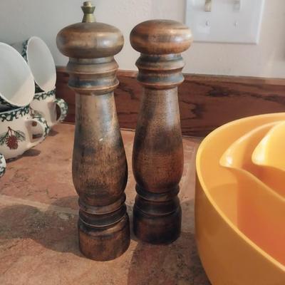 3 ROSTI FROM DENMARK BOWLS AND WOODEN SALT AND PEPPER MILL