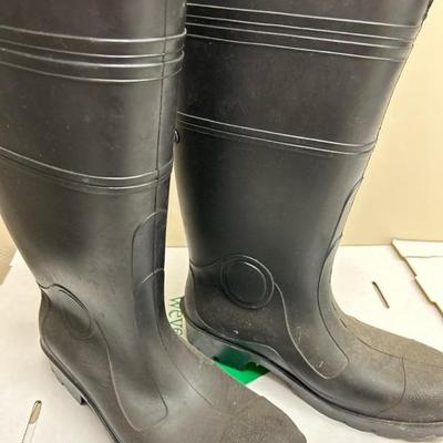 Lot 1394 household items