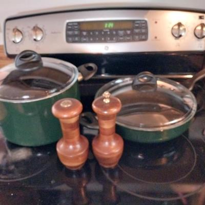 MEGAWARE BY RONDINE SKILLET, LARGE POT AND WOODEN SALT AND PEPPER MILL