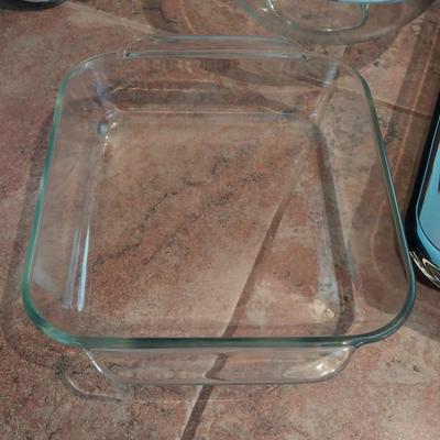 GLASS BAKING DISHES AND A TILE AND WOOD HOT PLATE