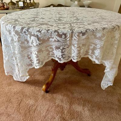 72"x52" Crocheted Lace Tablecloth - Victorian Pattern