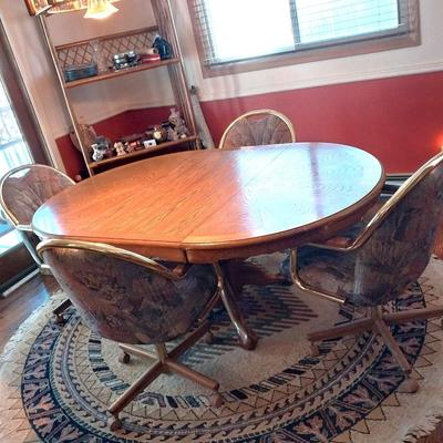 SOLID WOOD PEDESTAL DINING TABLE WITH 4 CHAIRS ON CASTERS