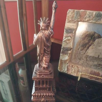 BRONZE STYLE STATUE OF LIBERTY, MOUNT RUSHMORE IN STONE FRAME AND NYLON COLORADO FLAG