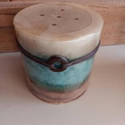 Three new "Beach house" candles with decorative accent