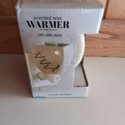 New in box Ambi scents Scented wax warmer nightlight LIVE-LOVE-LAUGH burner with scents.