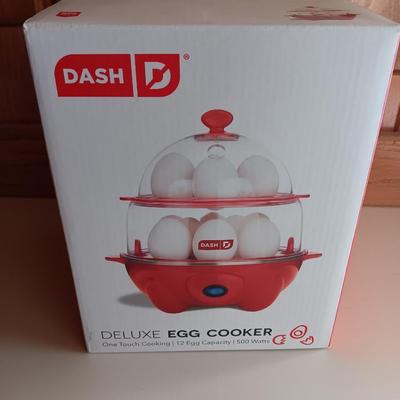 New Dash Deluxe egg cooker 12 egg capacity