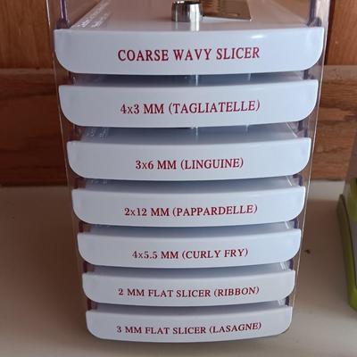 Brieftons 10 Blade Spiralizer / Food chopper Stainless Steel Blades with storage organizer and lidded container