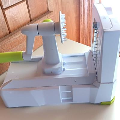 Brieftons 10 Blade Spiralizer / Food chopper Stainless Steel Blades with storage organizer and lidded container