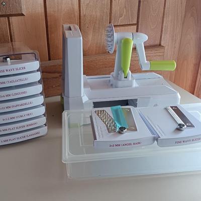 Brieftons 10 Blade Spiralizer / Food chopper Stainless Steel Blades with storage organizer and lidded container