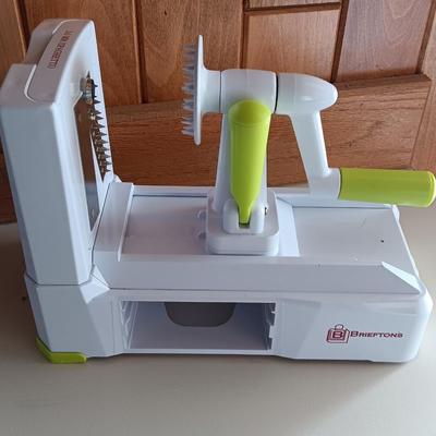 Brieftons 10 Blade Spiralizer / Food chopper Stainless Steel Blades with storage organizer and lidded container