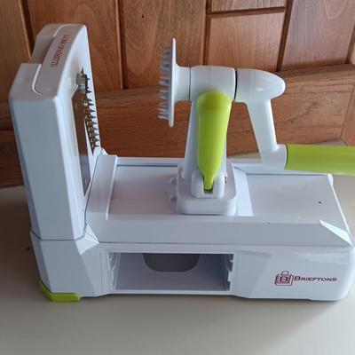 Brieftons 10 Blade Spiralizer / Food chopper Stainless Steel Blades with storage organizer and lidded container