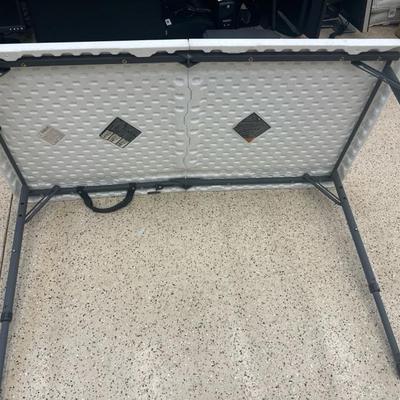Lot 1415 lifetime 4 foot folding table