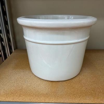 Lot, 1301 Ceramic pot, 15 inches wide 12 inches tall