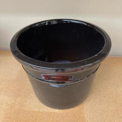Lot 898 Ceramic pot, 15 inches wide 12 inches tall