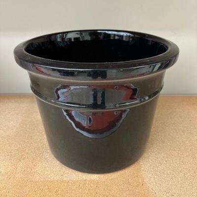 Lot 898 Ceramic pot, 15 inches wide 12 inches tall