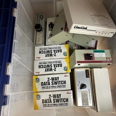 Lot 1421 2-way data switches