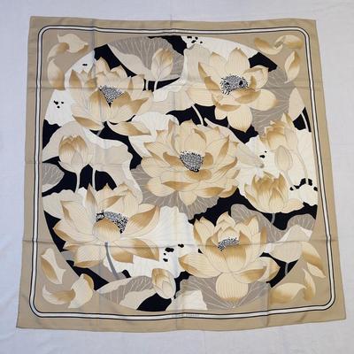 123 Authentic HERMÃ‰S Carre 90 Silk Scarf Fleurs De Lotus by Christiane Vauzelles 1976