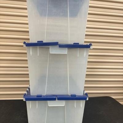 Lot 1424 3 storage plastic containers
