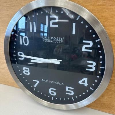 Lot 1381 lacrosse technology, radio controlled clock