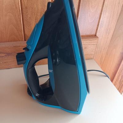 TurboVac 600 hand vacuum and Hamilton Beach Clothes Iron - like new!