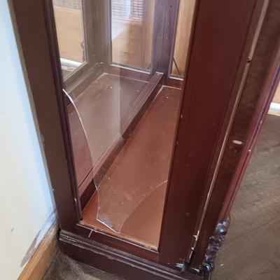 Pulaski Furniture 2 way sliding door curio cabinet.