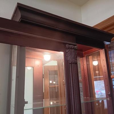 Pulaski Furniture 2 way sliding door curio cabinet.