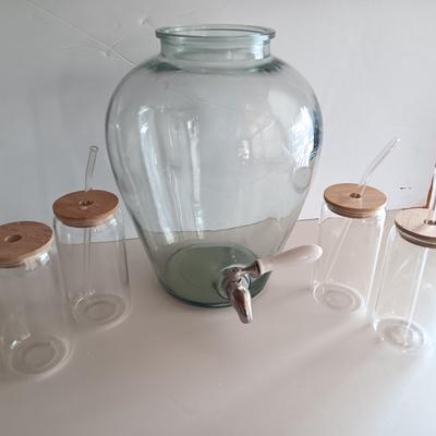 Glass beverage dispenser with four glasses
