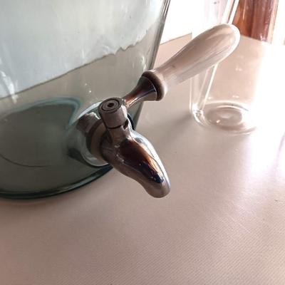 Glass beverage dispenser with four glasses