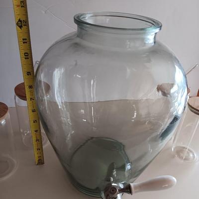 Glass beverage dispenser with four glasses