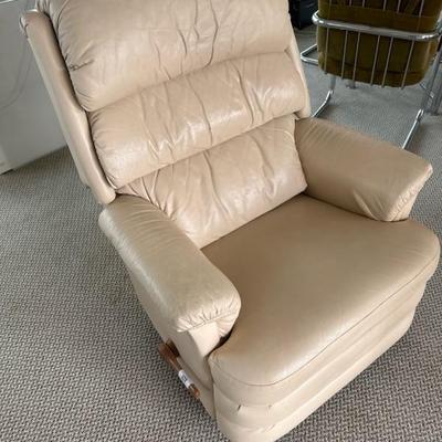 Lot 1078 La-Z-Boy, leather recliner chair, pivots, and rocks