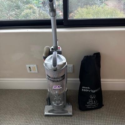 Lot 1079, shark navigator vacuum