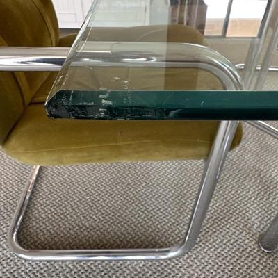 Lot 1443 vintage glass table with 4 chairs