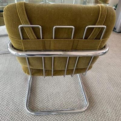 Lot 1443 vintage glass table with 4 chairs