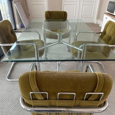 Lot 1443 vintage glass table with 4 chairs