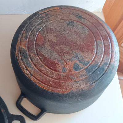 Cast Iron Traditional 1931 Michelangelo 2 in 1 Dutch oven with skillet lid